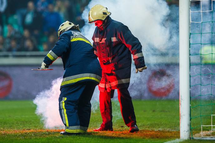 Olimpija Maribor navijači gasilci | Foto Grega Valančič/Sportida