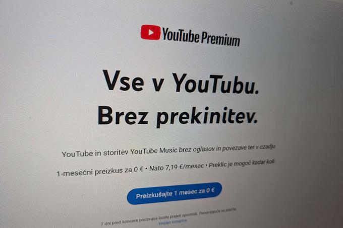 Naročniška storitev Premium je za YouTube potencialna zlata jama. Spletna stran ima namreč več kot 2,2 milijardi uporabnikov, naročnino na YouTube Premium pa jih plačuje manj kot pet odstotkov.  | Foto: Matic Tomšič