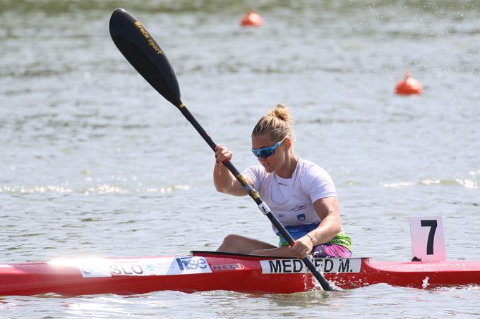 Mia Medved je v polfinalni skupini kajakašic do 23 let v cilj priveslala kot šesta in se uvrstila v finale B.  | Foto: Nina Jelenc