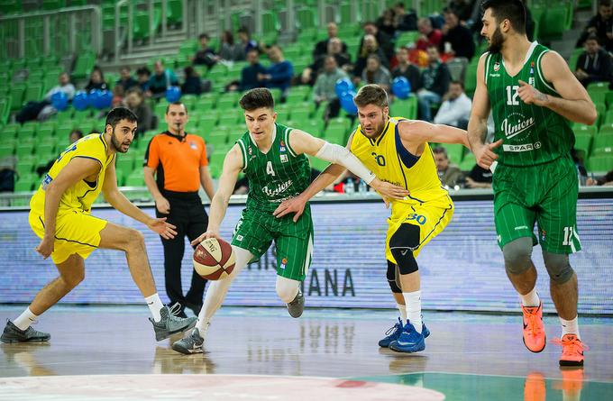 Košarkarji Olimpije so po dveh lepih zmagah nad Partizanom in Cibono izgubili proti Karpoš Sokolom. | Foto: Vid Ponikvar