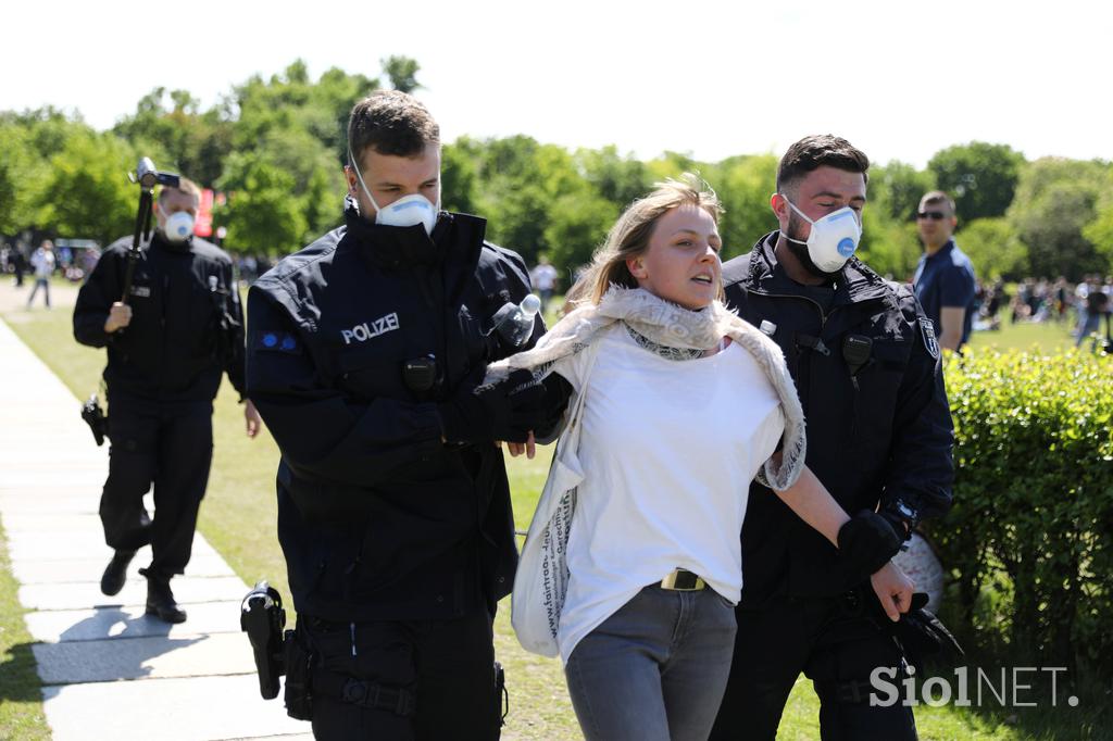 Protesti v Berlinu proti ukrepom zaradi koronavirusa