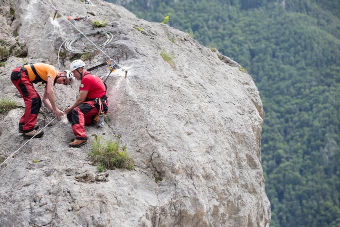 Vsak slovenski markacist je v povprečju odgovoren za kar 14 kilometrov planinskih poti. | Foto: Urban Urbanc/Sportida