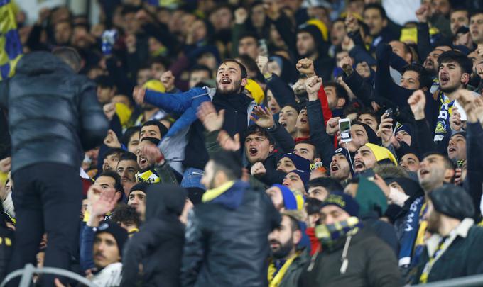 Navijači Fenerbahčeja komaj čakajo na ponedeljkov vroči derbi proti Bešiktašu. | Foto: Reuters