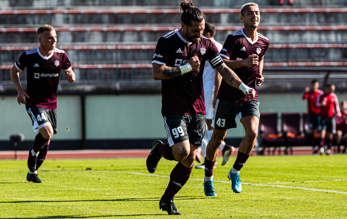 Triglav, Tabor | Triglavu je z golom v 90. minuti zmago prinesel kapetan in najboljši strelec Luka Majcen. | Foto Grega Valančič/Sportida