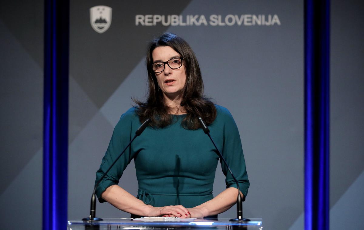 Simona Kustec Lipicer | Kustečeva pa je na svoji strani na Facebooku izrazila obžalovanje, ker na dogodku ni nosila zaščitne maske. | Foto Daniel Novakovič/STA