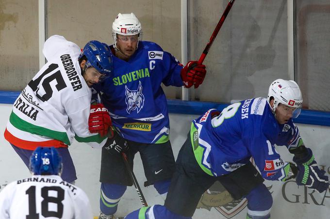 "Ko igraš na centru proti dobrim ekipam, je tvoja vloga v obrambi veliko večja in je pogosto veliko bolj utrudljivo igrati, saj v napadu ne moreš toliko prispevati." | Foto: Matic Klanšek Velej/Sportida