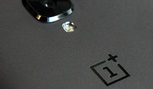 Deset tisoč kupcem telefona OnePlus ukradli podatke o kreditnih karticah