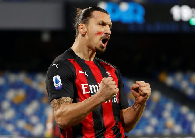 Tudi Zlatan Ibrahimović je z rdečo liso na obrazu simbolično dvigoval rdeči karton proti družinskemu nasilju.  | Foto: Reuters