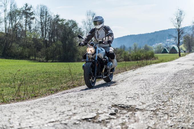 Izkušeni motoristi pravijo, da je motocikel še vedno tista največja svoboda, ki jo človeku lahko ponudi sodobna mobilnost. A pot v svobodo mora biti vselej odgovorna in polna zavedanja. | Foto: Klemen Korenjak