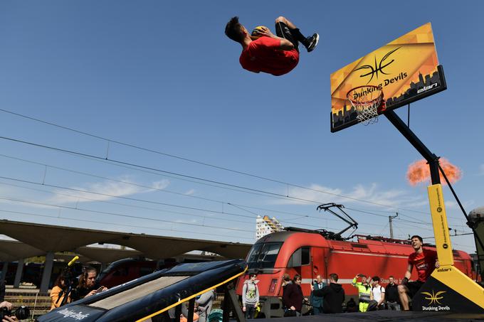 Skupino Dunking Devils je pred desetimi leti ustanovilo šest prijateljev, ki so delili strast do adrenalina. | Foto: STA ,