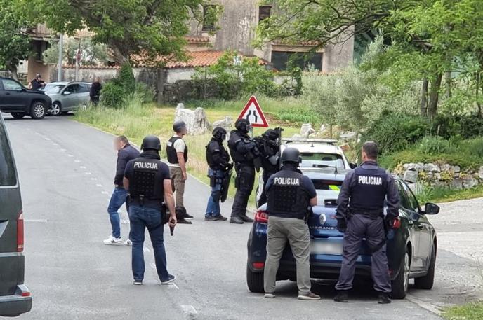 Policija | Danes policisti nadaljujejo vsa preiskovalna dejanja. | Foto PU Koper/Facebook