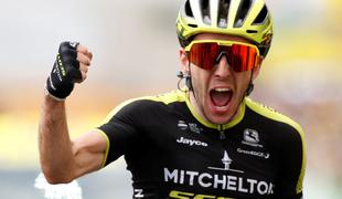 Britanec in Mitchelton-Scott še naprej z roko v roki