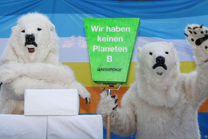 Protest Greenpeaca | "Nimamo planeta B," sporoča transparent nevladne organizacije Greenpeace. | Foto Reuters