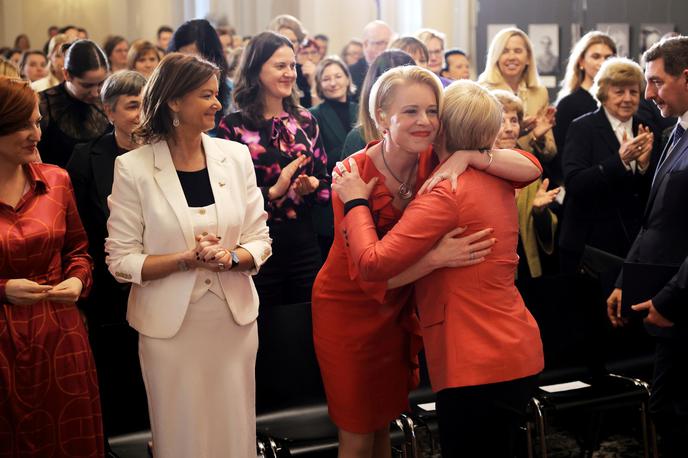 Mednarodni dan žensk, predsedniška palača, Nataša Pirc Musar | "V zadnjih letih lahko opažamo razmah gibanj in stališč proti teoriji spola, proti politiki enakosti spolov in feminizmu," je opozorila predsednica in dodala, da je to realnost tudi v Sloveniji, kjer tradicionalne vloge in pričakovanja še vedno ali pa zopet vplivajo na razdelitev družinskih obveznosti. | Foto Daniel Novakovič/STA