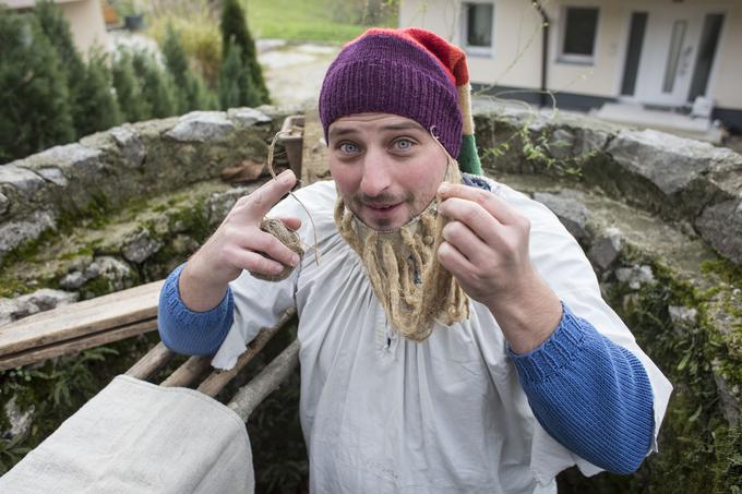 Palček Lan na Aleji ustvarjalnosti predstavi sušilnico lanu. | Foto: Matej Leskovšek