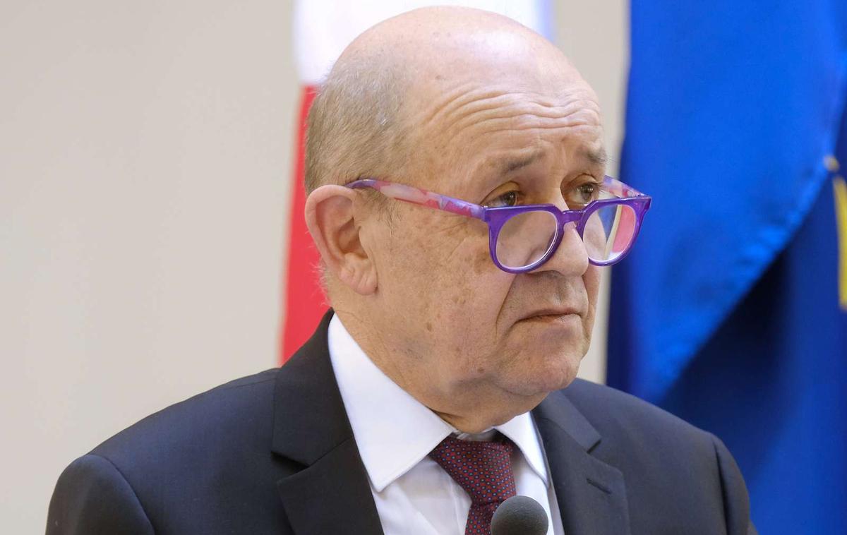 Jean-Yves Le Drian | "To, da smo prvič v zgodovini odnosov med ZDA in Francijo svojega veleposlanika poklicali domov na posvetovanja, je resno politično dejanje, ki odraža razsežnost krize med našima državama," je poudaril minister. | Foto STA