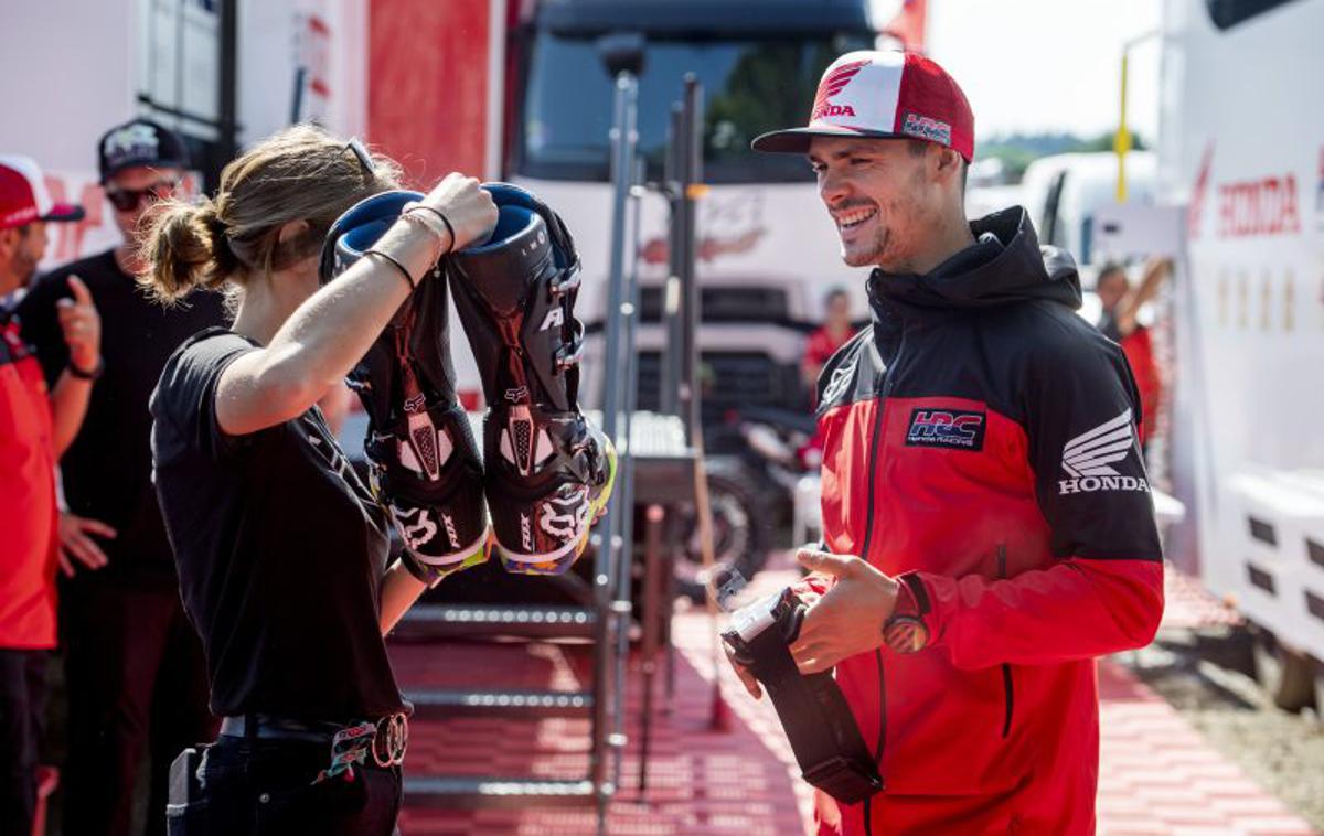 Gajser Francija 2022 | Po bolezni, ki jo je staknil pred VN Sardinije, na dveh dirkah ni bil pravi. Zdaj je! | Foto Honda Racing/ShotbyBavo