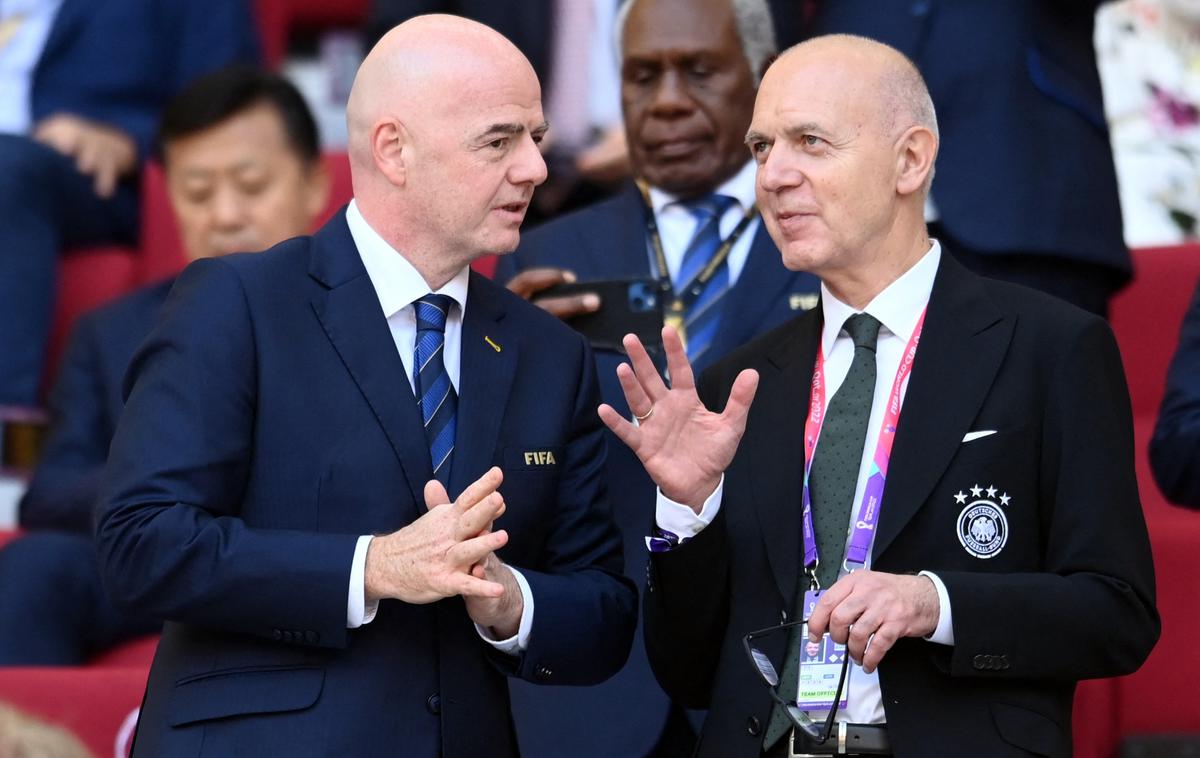 Bernd Neuendorf Gianni Infantino | Gianni Infantino in Bernd Neuendorf na tekmi SP med Japonsko in Nemčijo (2:1). | Foto Reuters