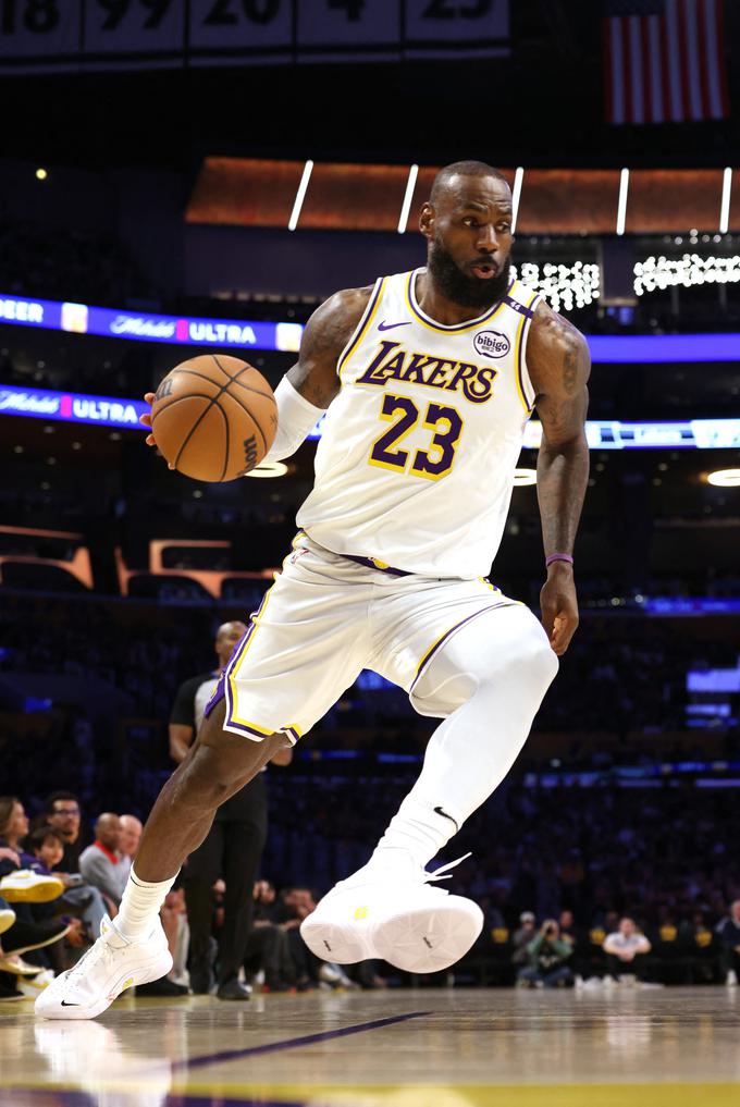 LeBron James je v karieri v ligi NBA po novem dosegel 49.999 točk. | Foto: Reuters