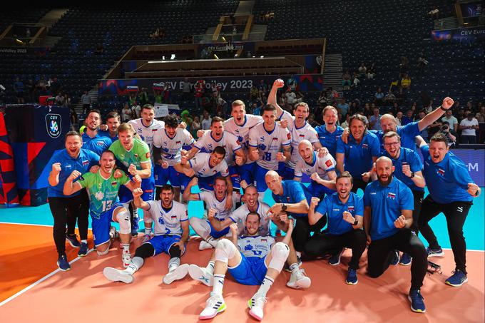 Slovence četrtfinale čaka v ponedeljek proti Ukrajini. | Foto: CEV