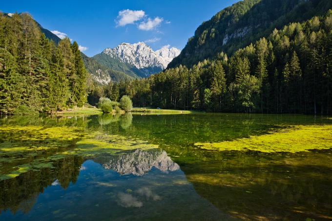 Jezersko je prvi slovenski kraj, ki se je priključil mreži Gorniške vasi, ki združuje kraje oz. občine v Alpah, ki so usmerjene v trajnostni gorski turizem in predstavljajo velike potenciale v tradiciji, kulturi in originalnosti. Vasi zagotavljajo visoko kakovostno ponudbo za planince in pohodnike, pestro pokrajino in so zavezane ohranjanju lokalne dediščine in naravnih vrednot. (Vir: gorniskevasi.pzs.si) | Foto: Jošt Gantar (www.slovenia.info)