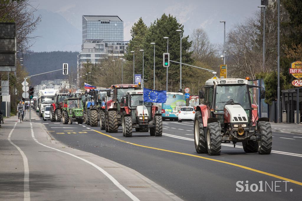 Protestni shod Sindikata kmetov Slovenije. Traktor, kmet, protest.