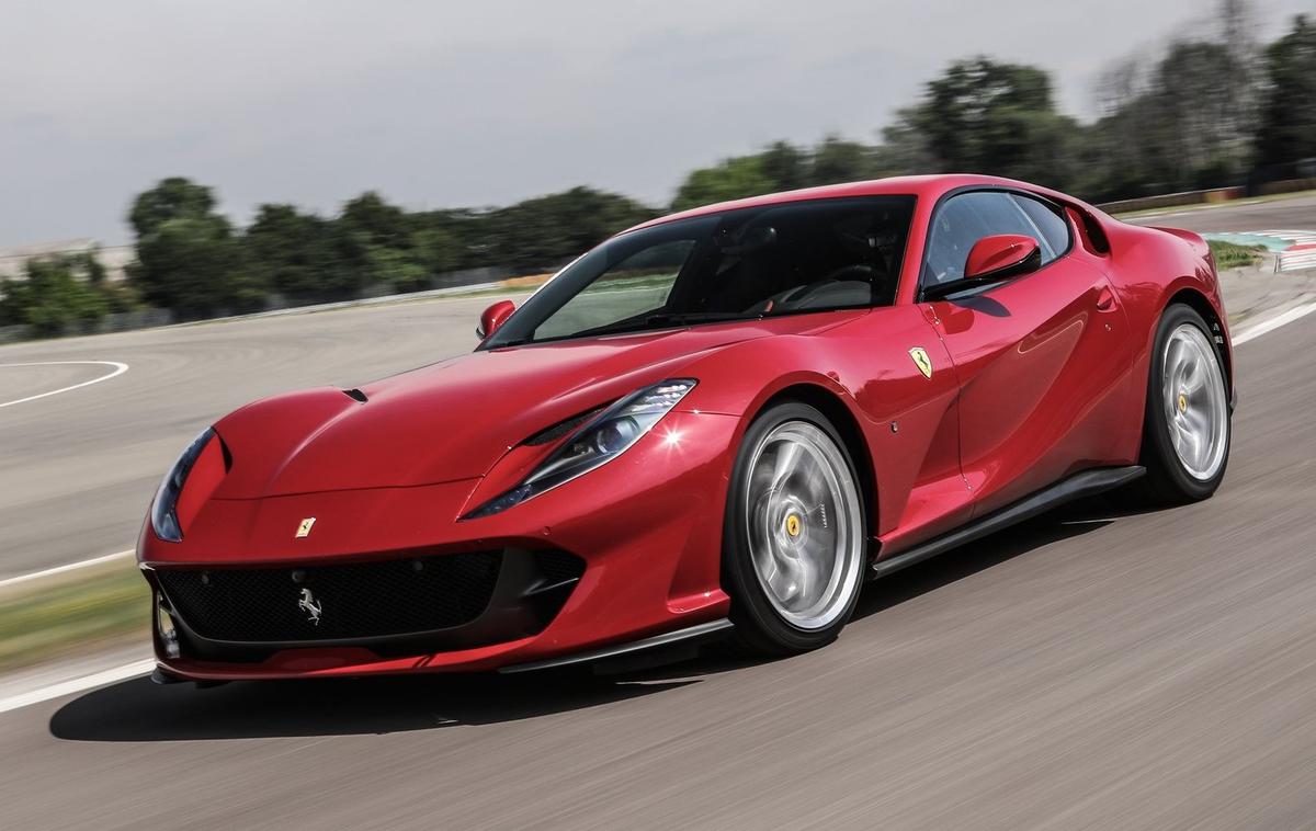 ferrari 812 superfast | Eden izmed udeleženih avtomobilov v nesreči je bil tudi ferrari 812 superfast, ki ga poganja 6,5-litrski motor V12.  | Foto Ferrari