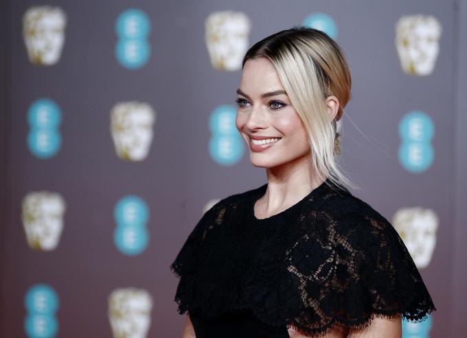 Margot Robbie je v imenu Brada Pitta poskrbela za smeh v dvorani. | Foto: Reuters