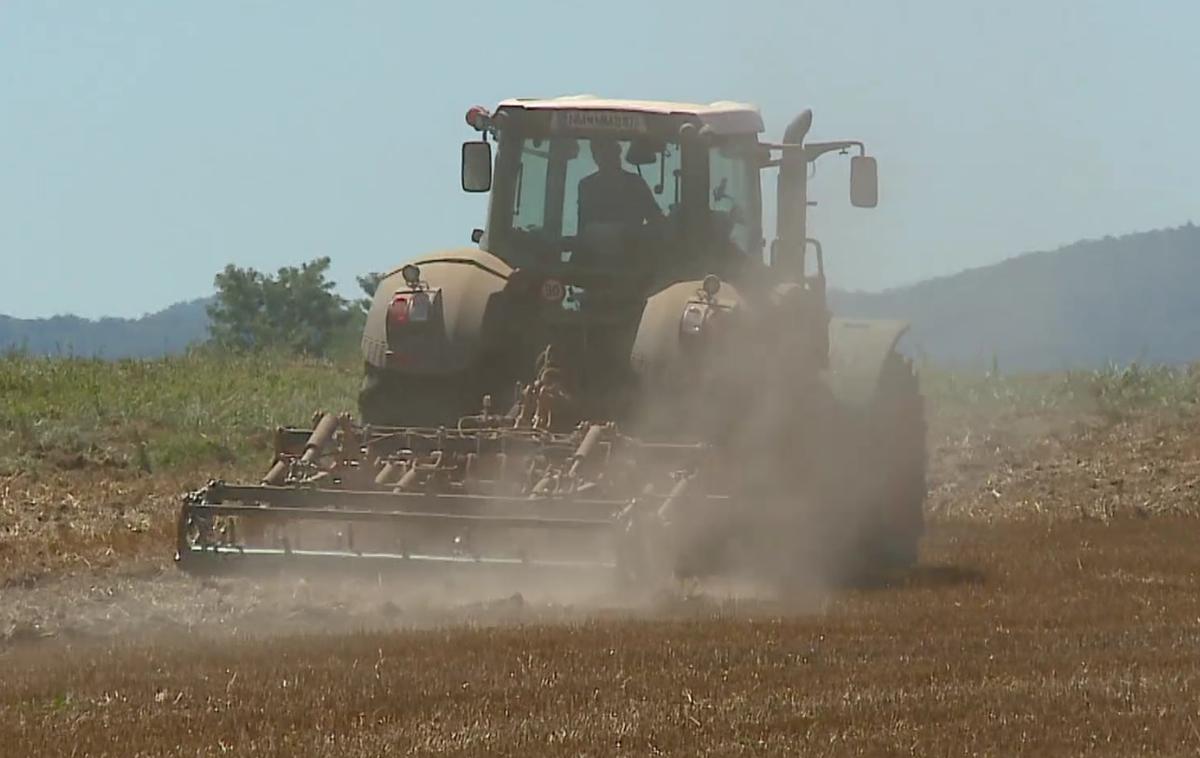 traktor | Popoldan se je zgodila tragična nesreča pri delu s traktorjem. Fotografija je simbolična.  | Foto zajem zaslona