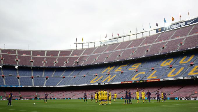 V znak protesta proti nasilju nad volivci je Barcelona v nedeljo igrala pred praznimi tribunami. | Foto: Reuters