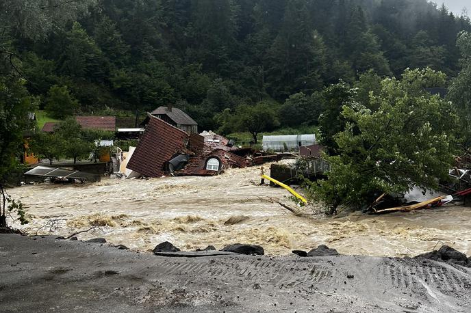 Prevalje | Dva meseca po poplavah je v Prevaljah brez pitne vode še vedno deset tisoč ljudi.  | Foto Gasilci Prevalje / Facebook