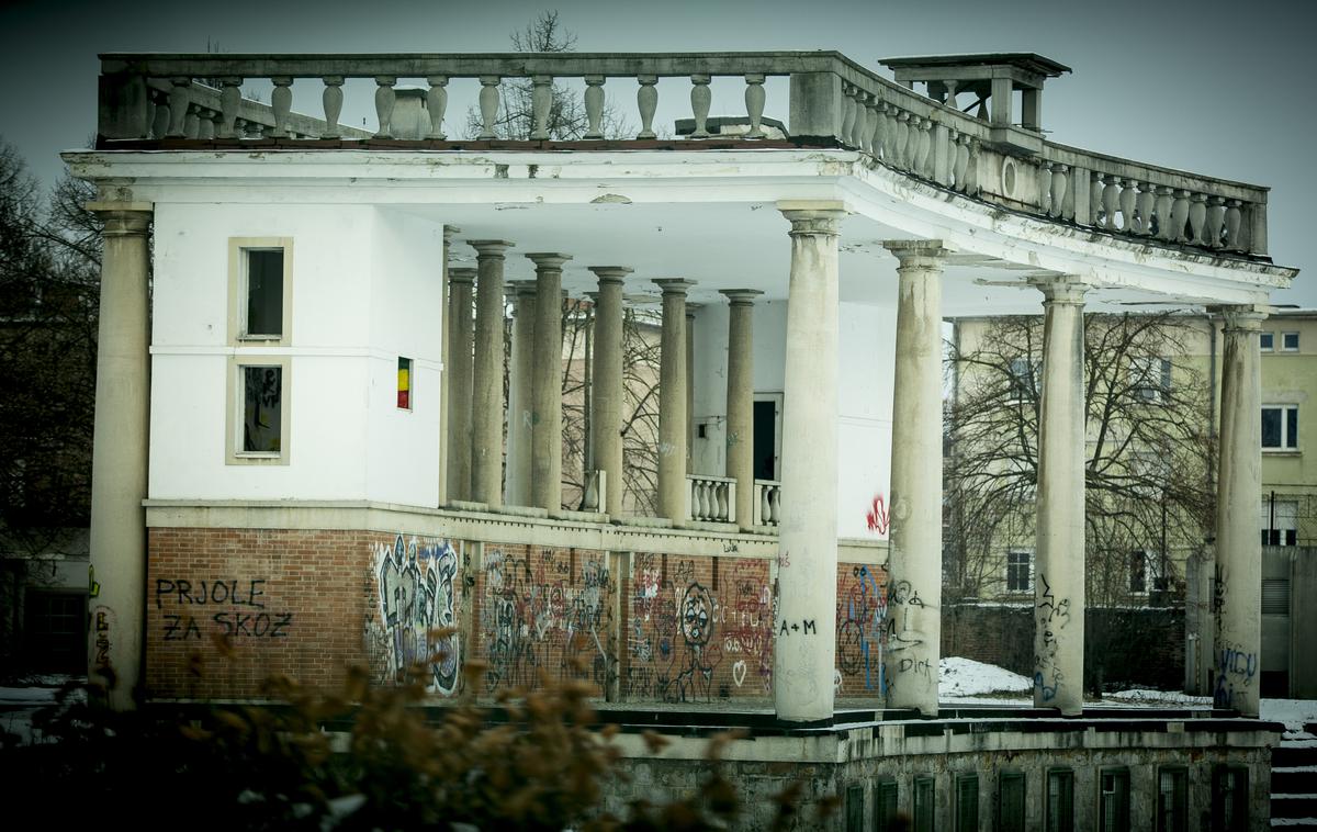 Plečnikov stadion | Ljubljanski župan Zoran Janković je spomnil na ugotovitev zavoda za varstvo kulturne dediščine, da je 47 odstotkov Plečnikovega stadiona že tako propadlih, da se jih ne da obnoviti. | Foto Ana Kovač