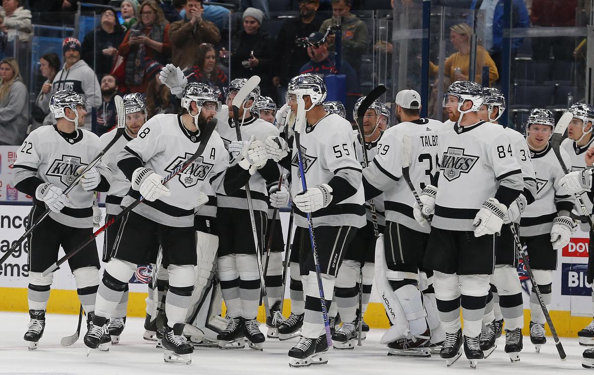 Los Angeles Kings, Anže Kopitar | Kralji tudi po deseti tekmi v gosteh še ne poznajo poraza. Tokrat jim po dveh tretjinah ni kazalo dobro, a so se vrnili. | Foto Reuters