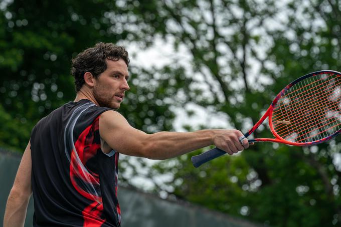 Tenis v najbolj surovi podobi: Josh O’Connor kot teniški igralec, ki se že vso kariero zanaša zgolj na talent. Bo ta dovolj za še eno zmago? | Foto: Blitz Film & Video Distribution