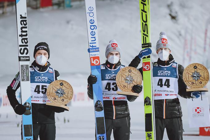 V Zakopanah je zmagal Marius Lindvik, družbo na zmagovalnem odru pa sta mu delala Anže Lanišek in Robert Johannson. | Foto: Sportida