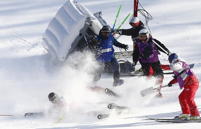 Mayer upa, da mu poškodba, ki jo je staknil pri padcu na kombinaciji, ne bo preprečila nastopa na smuku. | Foto: Reuters