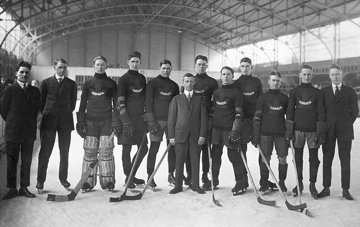 OI 1920 - Kanada hokej Winnipeg Falcons | Kanadčani so leta 1920 osvojili prvi naslov v hokeju na ledu na OI, takrat še v sklopu poletnih olimpijskih iger. | Foto Wikimedia Commons / avtor neznan