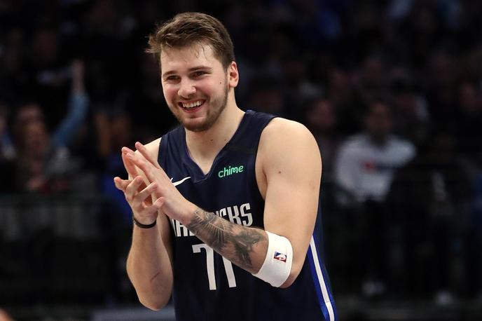 Luka Dončić nasmejan | Luka Dončić bo premierno zaigral v končnici. | Foto Getty Images