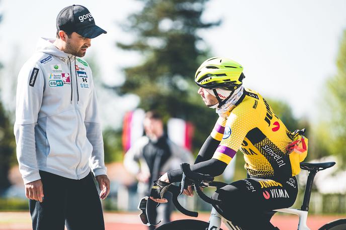 Skakalci trening Kranj priprave | Robert Hrgota je že začel delati s skakalci, Robert Kranjec bo še naprej skrbel za drese, bo pa imel zdaj pri svojem delu pomoč, Gašperja Berlota, ki je bil v pretekli zimi pri Goranu Janusu v nordijski kombinaciji. | Foto Grega Valančič/Sportida