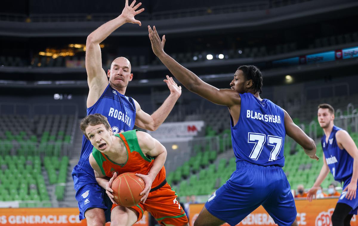 Cedevita Olimpija - Rogaška | Košarkarji Rogaške so po sobotni zmagi na vrhu zamenjali Olimpijo, ki je v petek zanesljivo premagala Helios. | Foto Vid Ponikvar