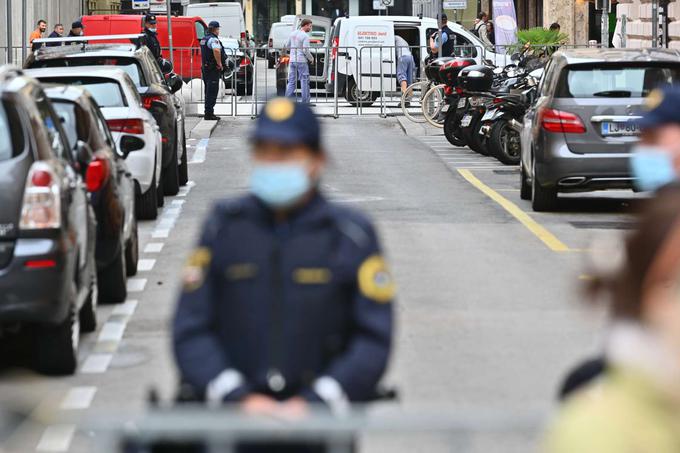 Protest pred ustavnim sodiščem | Foto: STA ,