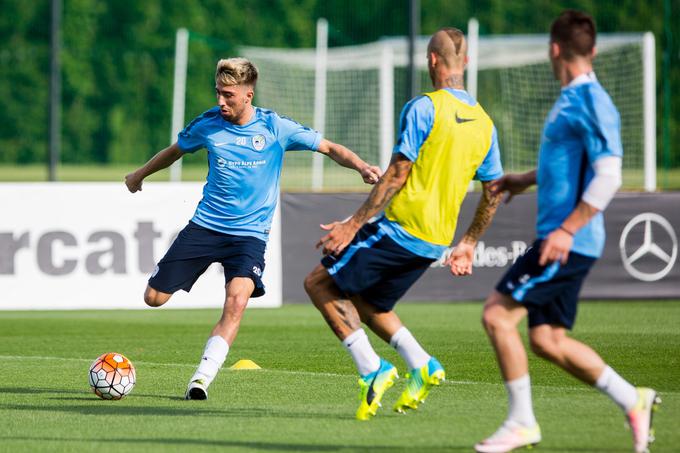 Kevin Kampl je tekmo med modrimi in rumenimi začel z dvema zadetkoma po strelih z razdalje. | Foto: 