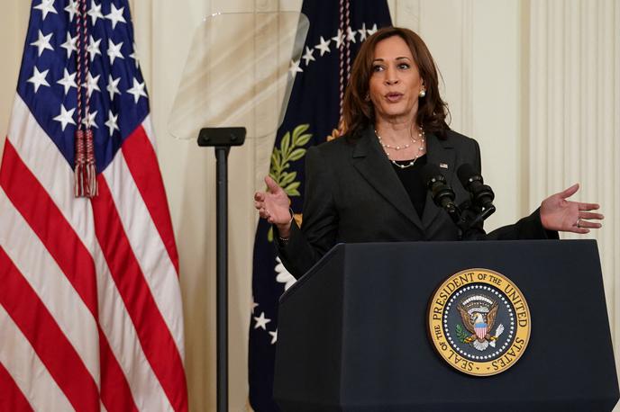 Kamala Harris | Kot je poudarila, je tovrstno orožje izdelano z namenom, da bi v kratkem času ubilo čim več ljudi. "Gre za vojno orožje, ki mu ni mesta v civilni družbi," je poudarila Harrisova. | Foto Reuters