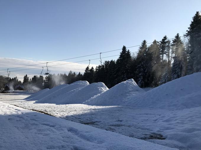 Na Mariborskem Pohorju bo ta konec tedna mogoča smuka (in sankanje) na otroškem poligonu. Uporaba vlečnega traku bo brezplačna, bo pa treba plačati vozovnico za gondolo. | Foto: Facebook