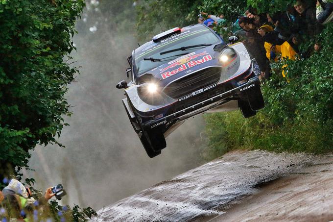 Ogier je vsestranski dirkač, ki je zmagoval na asfaltu, makadamu in snegu. | Foto: Red Bull