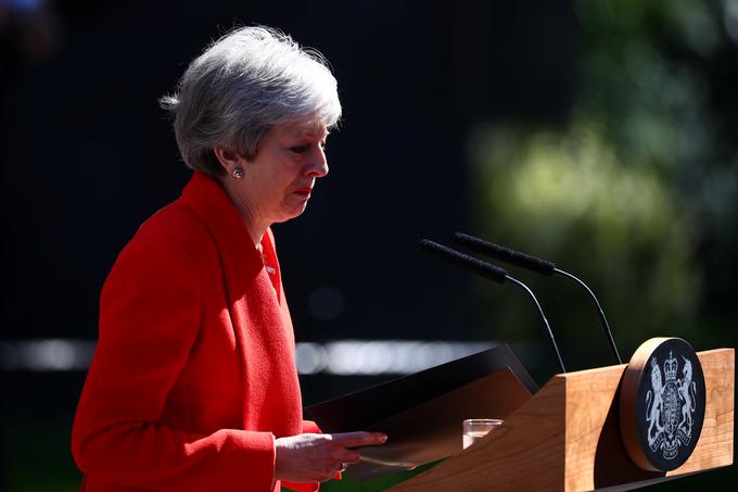 Mayeva je Corbynu namignila, da zdaj, ko je sama sprejela dejstvo, da se je njen čas iztekel, morda tudi on na vrsti, da stori enako. | Foto: Reuters