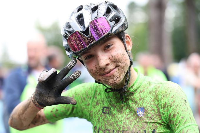 Maruša Tereza Šerkezi je 16-letna slovenska gorska kolesarka. Letos je ubranila naslov evropske prvakinje v olimpijskem krosu in postala najboljša na evropskem prvenstvu v italijanskem Il Cioccu v konkurenci do 16 let. Na Olimpijskem festivalu evropske mladine je v Mariboru osvojila bronasto odličje. | Foto: www.alesfevzer.com