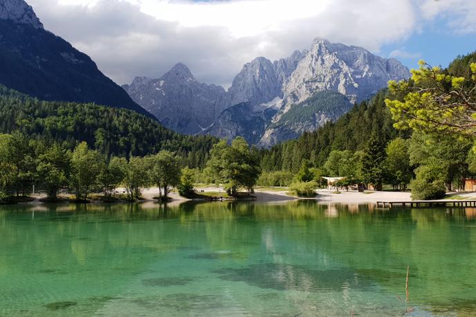 Jezero Jasna | Pri jezeru Jasna v bližini Kranjske Gore so parkirišča zdaj plačljiva. | Foto Jasnaresort