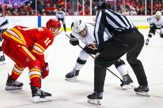 Anže Kopitar vs. Calgary Flames | Anže Kopitar in Kralji so se v tej sezoni s Calgaryjem že pomerili, lanskega novembra so na gostovanju v Kanadi izgubili z 1:3. | Foto Guliverimage