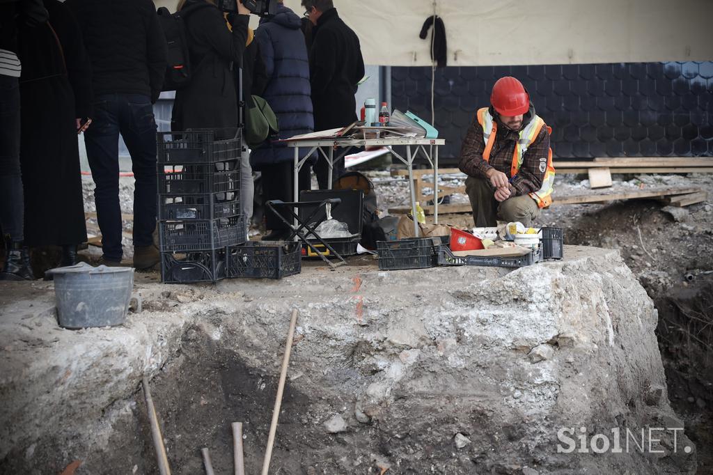 Nova odkritja v procesu arheoloških raziskav na območju SNG Drama Ljubljana